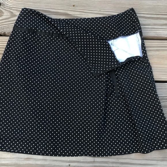 Women Black Skirt W/ White Polka dots for size des - Picture 6 of 7